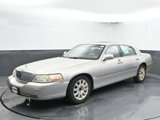 Used 2007 Lincoln Town Car Signature Limited image 4