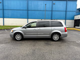 Used 2016 Chrysler Town & Country Touring image 4