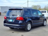 Used 2014 Volkswagen Routan SE image 2