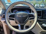 Used 2017 Chrysler Pacifica Limited image 2