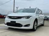 Used 2017 Chrysler Pacifica Limited w/ Advanced Safetytec Group image 3