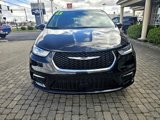 Used 2023 Chrysler Pacifica Touring-L image 4