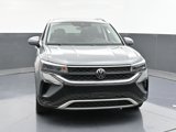 Used 2024 Volkswagen Taos SE w/ Panoramic Sunroof Package image 2