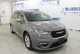 Used 2021 Chrysler Pacifica Limited w/ Uconnect Theater Family Group image 4