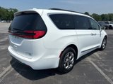 Used 2022 Chrysler Pacifica Limited image 4