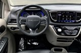 Used 2022 Chrysler Pacifica Touring-L image 5