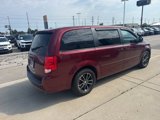 Used 2017 Dodge Grand Caravan SE image 5