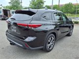 Used 2021 Toyota Highlander XLE image 3