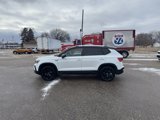 Used 2024 Volkswagen Taos SE w/ Panoramic Sunroof Package image 4
