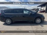 Used 2023 Chrysler Pacifica Touring-L image 4