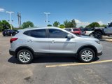 Used 2017 Nissan Rogue Sport SV image 2