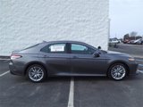 Used 2020 Toyota Camry XLE image 2