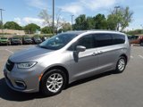 Used 2021 Chrysler Pacifica Touring-L image 4