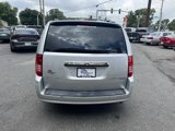 Used 2010 Chrysler Town & Country Touring image 5