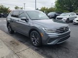 Used 2022 Volkswagen Tiguan SE w/ Panoramic Sunroof Package image 2