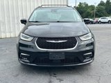 Used 2022 Chrysler Pacifica Touring-L w/ Uconnect Theater Family Group image 3