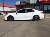 Used 2018 Toyota Camry SE image 2