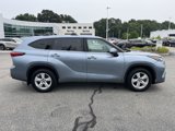 Used 2022 Toyota Highlander LE image 2
