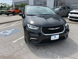 Used 2023 Chrysler Pacifica Touring-L image 4