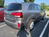 Used 2015 Kia Sorento LX image 3
