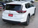 Used 2024 Nissan Rogue SV image 3
