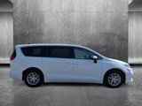 Used 2023 Chrysler Pacifica Touring-L image 4