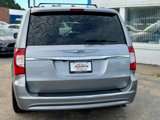 Used 2015 Chrysler Town & Country Touring image 5