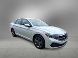 Used 2022 Volkswagen Jetta SE image 2