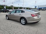 Used 2022 Chevrolet Malibu LT image 2
