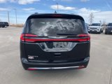 Used 2022 Chrysler Pacifica Touring-L image 4
