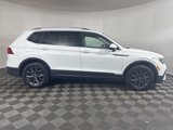 Used 2022 Volkswagen Tiguan SE w/ Panoramic Sunroof Package image 2