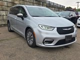 Used 2023 Chrysler Pacifica Limited image 2