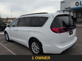 Used 2022 Chrysler Pacifica Touring-L image 5
