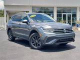 Used 2022 Volkswagen Tiguan SE image 2