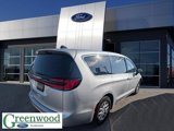 Used 2023 Chrysler Pacifica Touring-L image 2