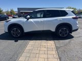 Used 2024 Nissan Rogue SV image 2