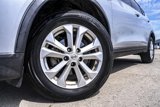 Used 2016 Nissan Rogue SV image 2