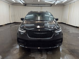New 2025 Chrysler Pacifica Select image 3