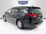 Used 2020 Chrysler Pacifica Touring-L image 5