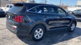 Used 2023 Kia Sorento LX image 4