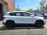Used 2022 Volkswagen Taos SE w/ Panoramic Sunroof Package image 6