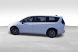 New 2025 Chrysler Pacifica Select image 6