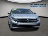 Used 2023 Volkswagen Jetta SE image 2