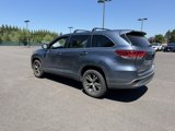 Used 2017 Toyota Highlander LE image 5