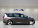 Used 2020 Chrysler Pacifica Touring-L image 5