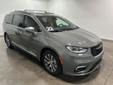 Used 2022 Chrysler Pacifica Pinnacle image 2
