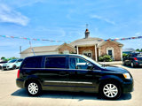 Used 2014 Chrysler Town & Country Touring image 4