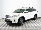 Used 2019 Toyota Highlander XLE image 3