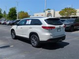 Used 2019 Toyota Highlander XLE image 3