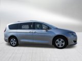 Used 2017 Chrysler Pacifica Touring-L Plus image 2